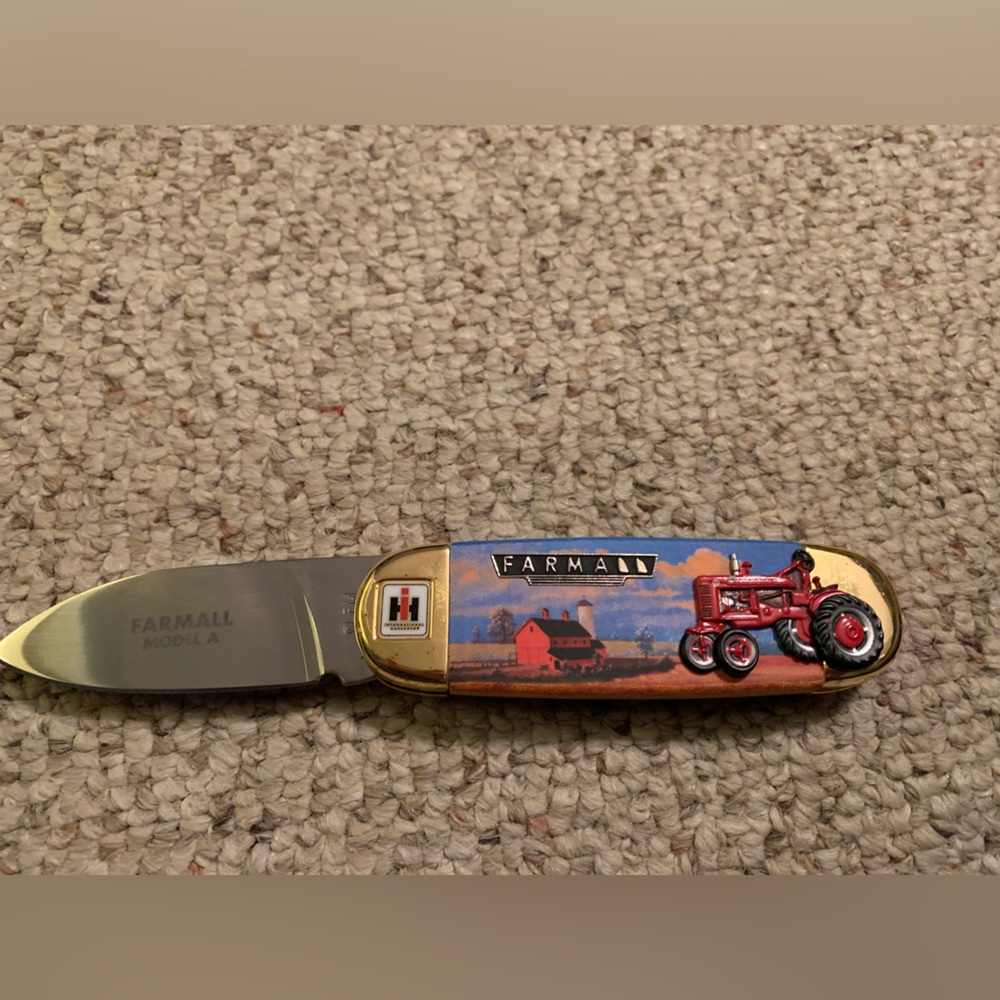 Farmall model A Franklin mint collector knife